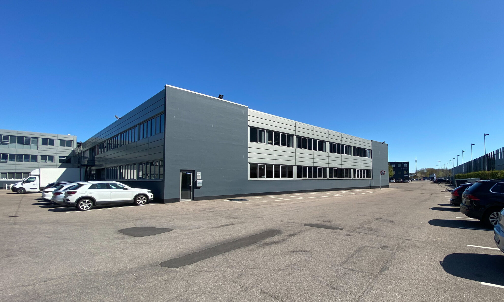 Bygning fra gården mod øst